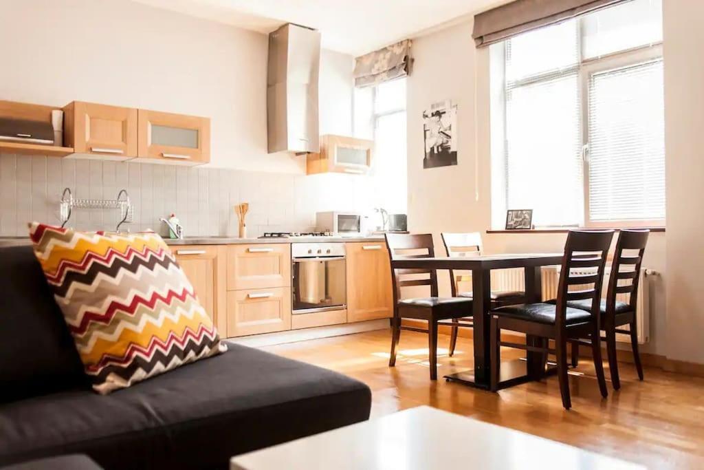 City Center 2Bdr Apartment Near Rustaveli Av. Тбилиси Экстерьер фото